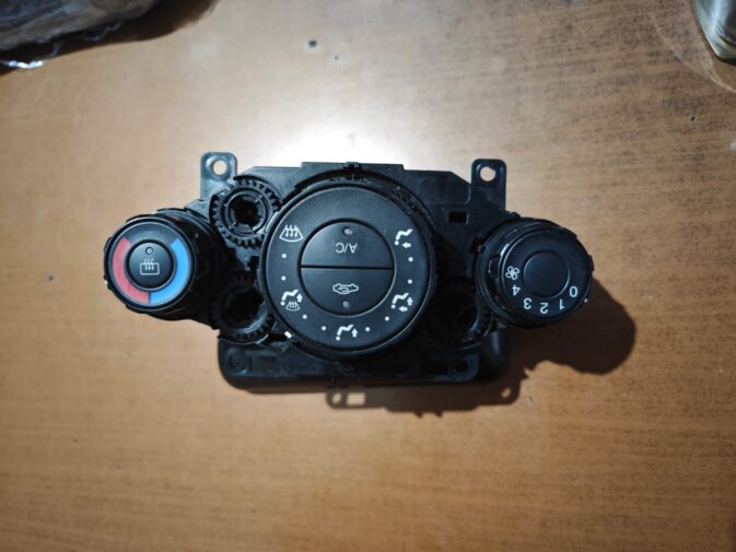 Ford Fiesta Klima Kalorifer Kumanda Paneli 8A61-19980-AE